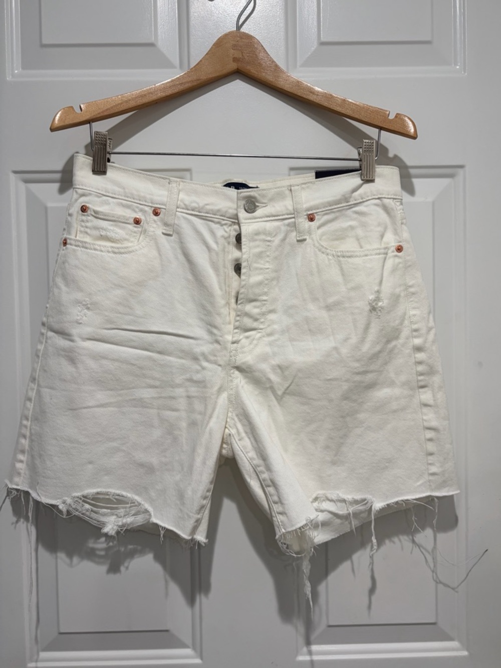 GAP Women’s Warm White Distressed Denim Jean Shorts, NWT, size 10